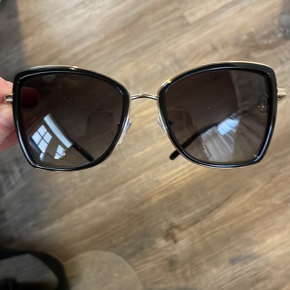 Michael kors Sunglasses - Picture 3 of 6